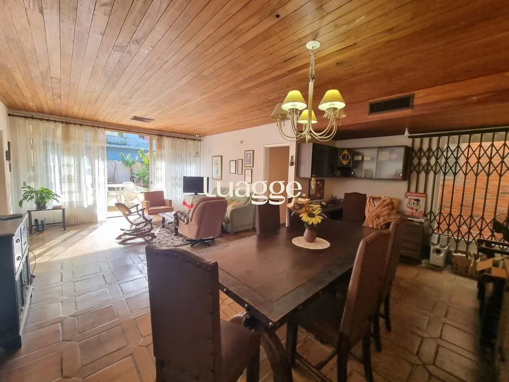 Casa, 5 quartos, 351 m² - Foto 1