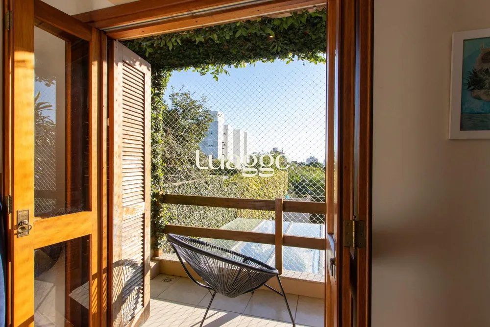 Casa, 3 quartos, 271 m² - Foto 1