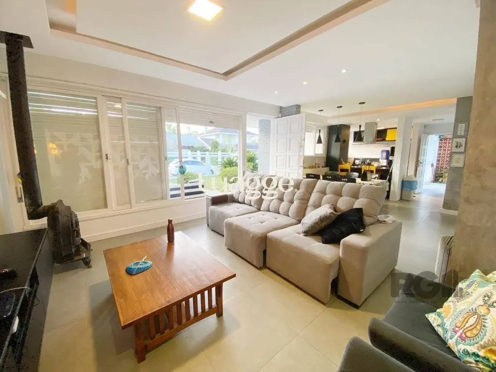 Casa, 4 quartos, 241 m² - Foto 1