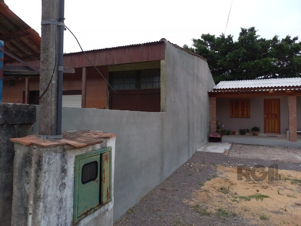 Casa à venda com 3 quartos, 131m² - Foto 1