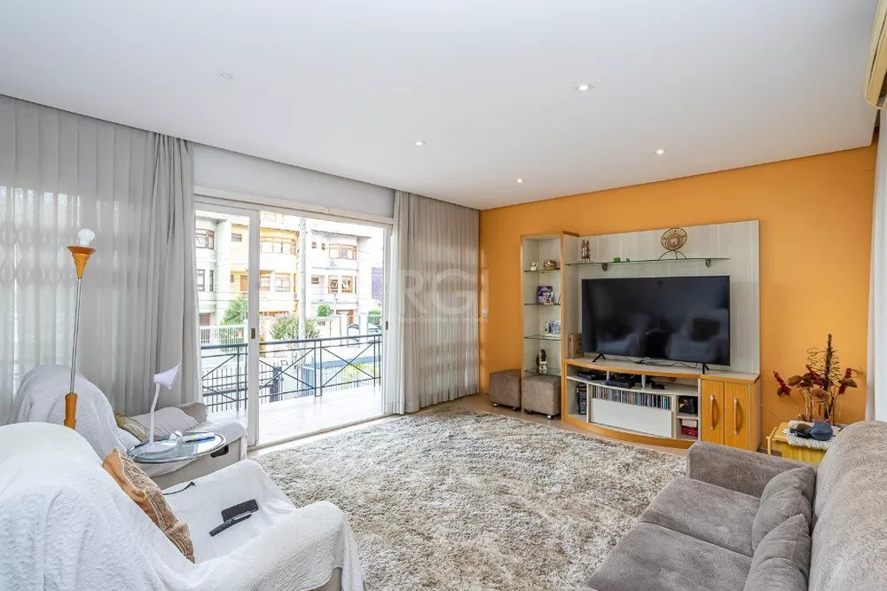 Casa à venda com 3 quartos, 240m² - Foto 1