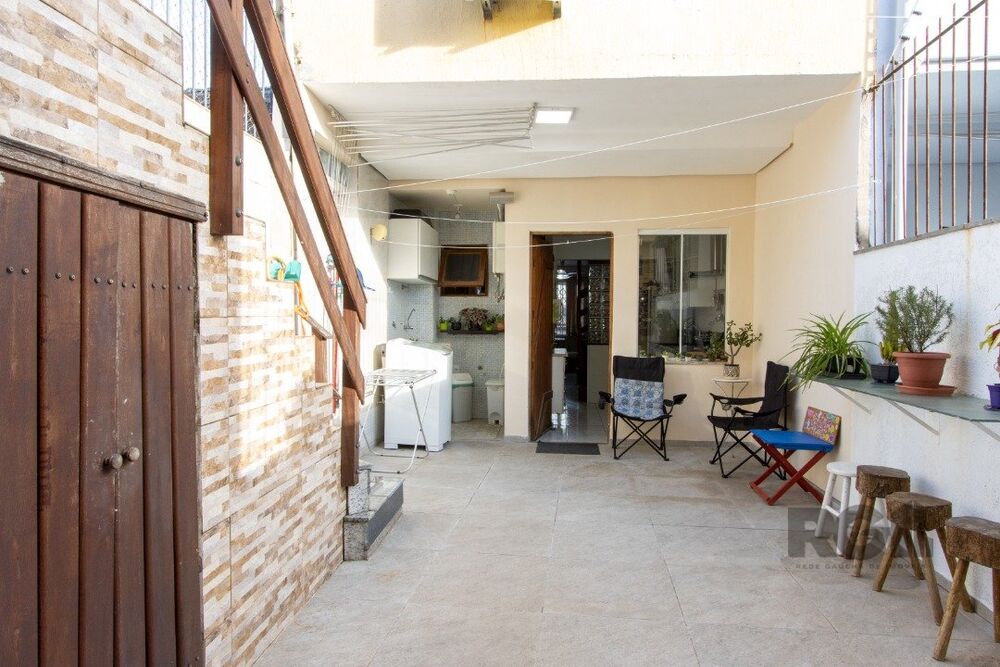 Casa à venda com 3 quartos, 193m² - Foto 2