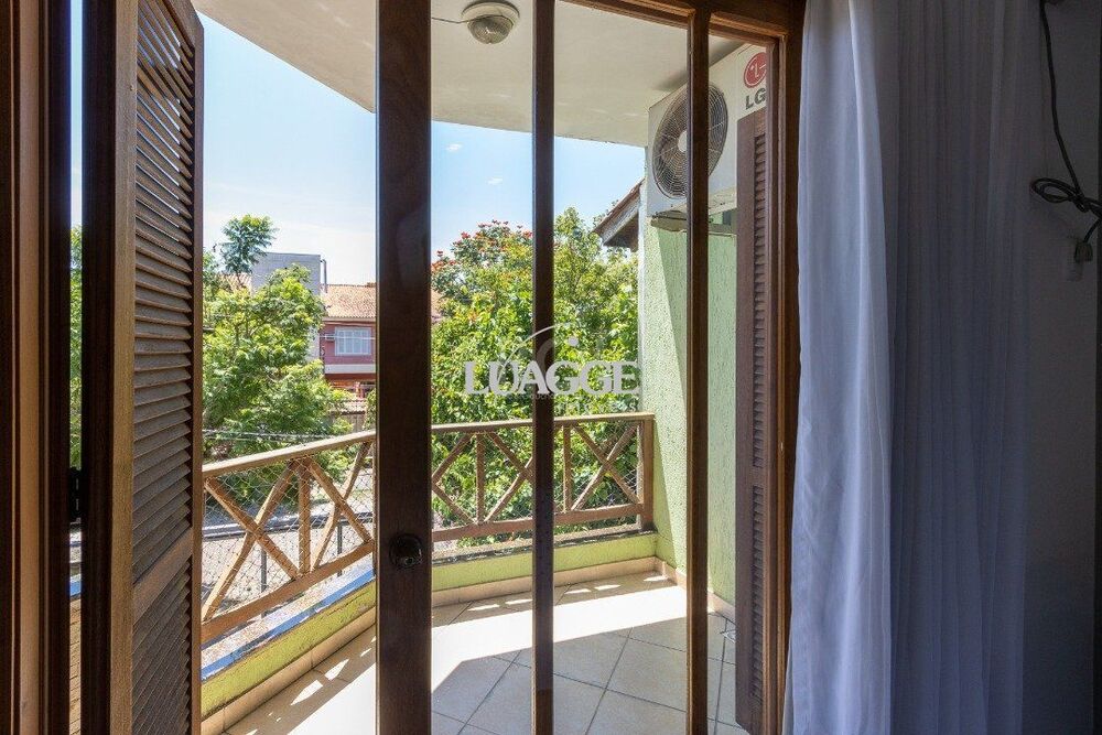 Casa à venda com 5 quartos, 222m² - Foto 4