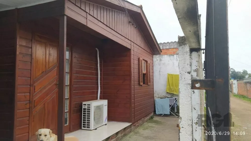 Casa à venda com 3 quartos, 49m² - Foto 1