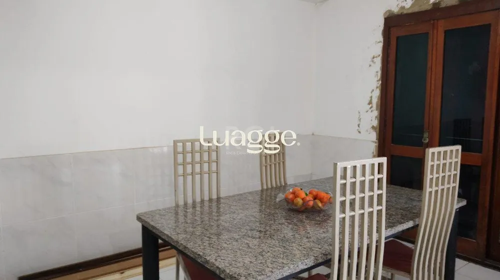 Casa, 4 quartos, 237 m² - Foto 1