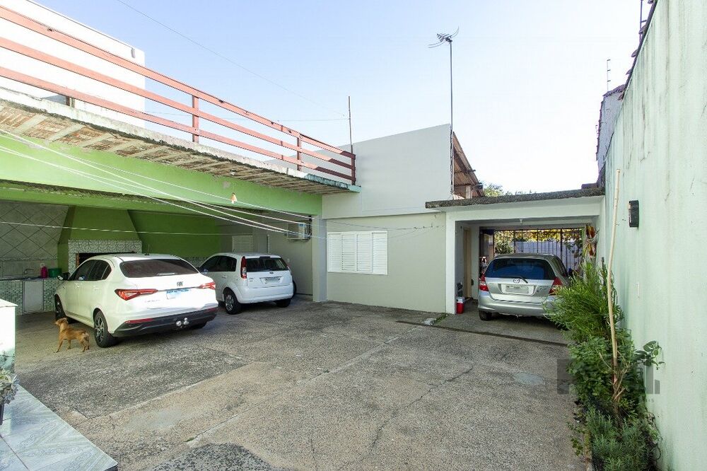Casa à venda com 3 quartos, 287m² - Foto 1