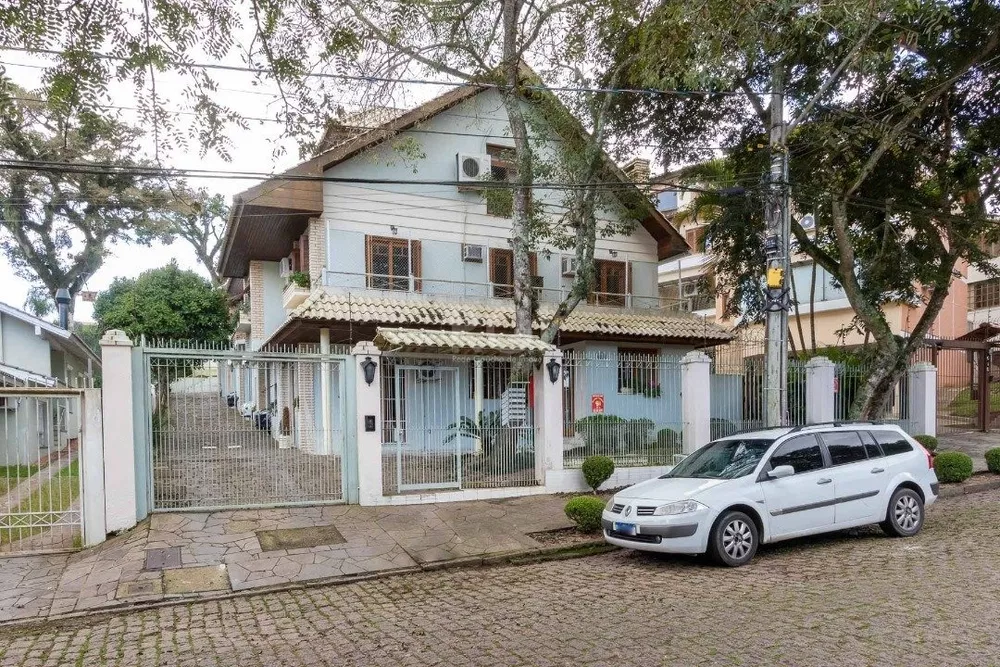 Casa de Condomínio à venda com 3 quartos, 284m² - Foto 1