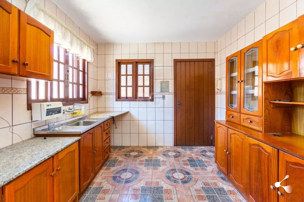 Casa à venda com 3 quartos, 199m² - Foto 1