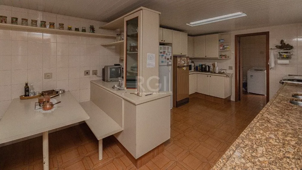 Casa à venda com 3 quartos, 302m² - Foto 4