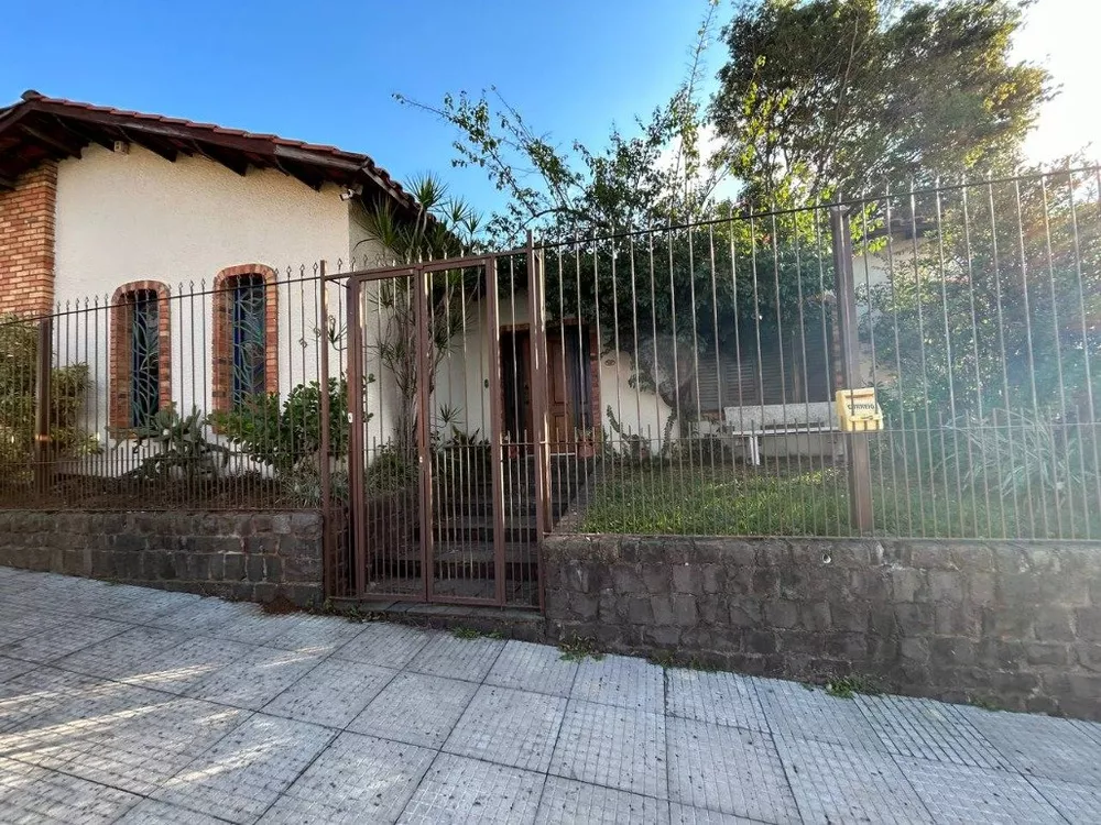 Casa à venda com 5 quartos, 332m² - Foto 2