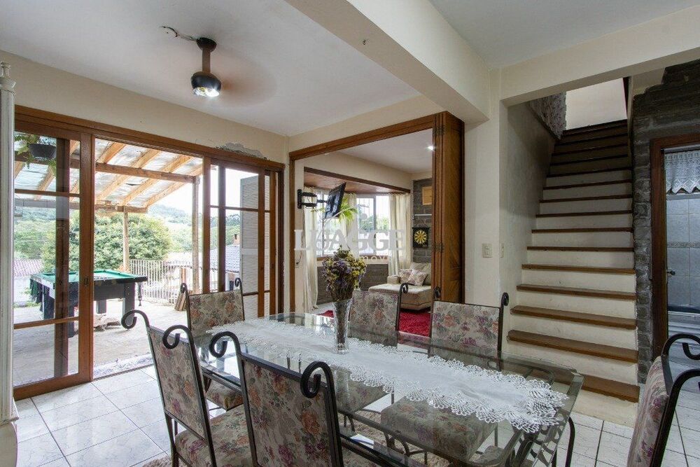 Casa à venda com 4 quartos, 351m² - Foto 1