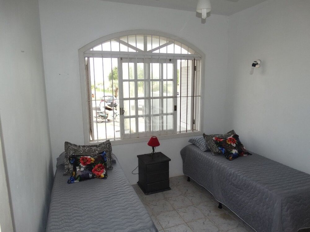 Casa à venda com 6 quartos, 233m² - Foto 2