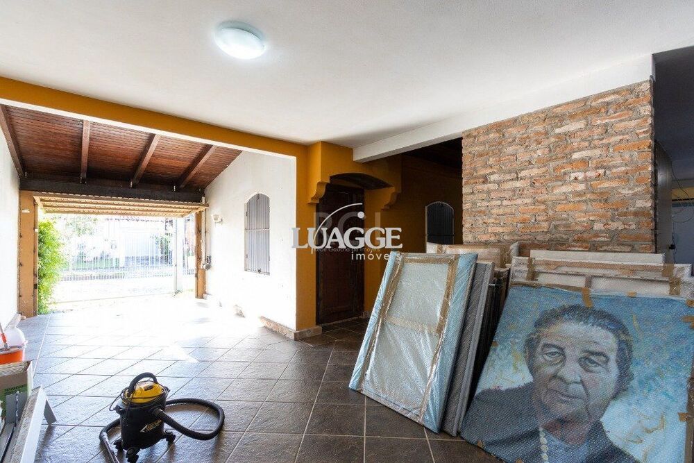 Casa à venda com 3 quartos, 245m² - Foto 2