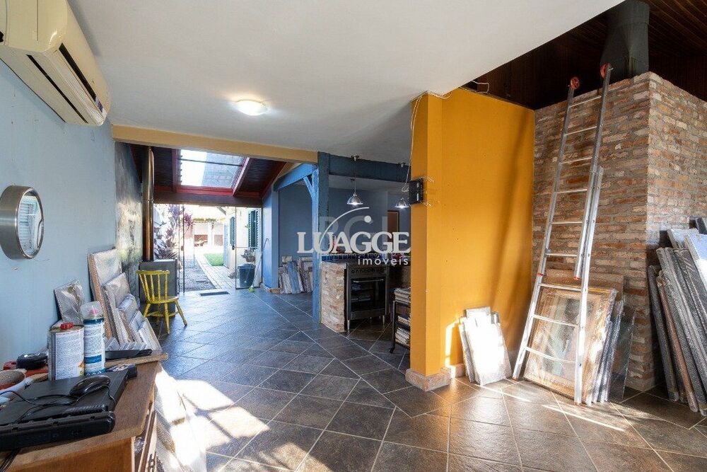 Casa à venda com 3 quartos, 245m² - Foto 1