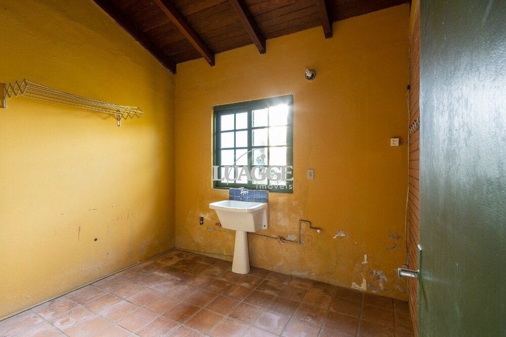 Casa à venda com 3 quartos, 245m² - Foto 4