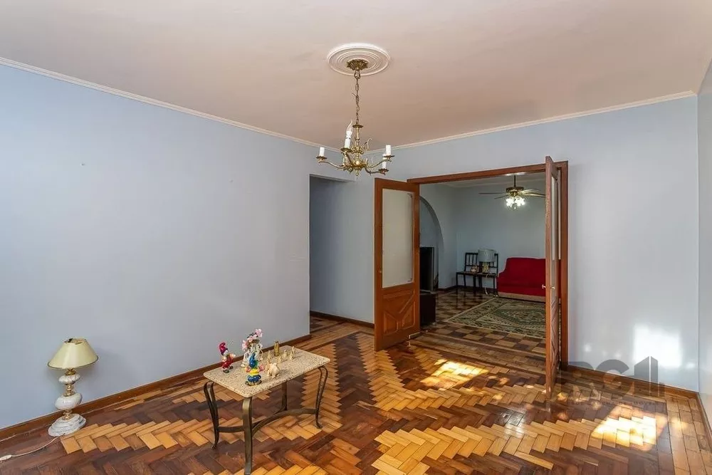 Casa à venda com 4 quartos, 218m² - Foto 2