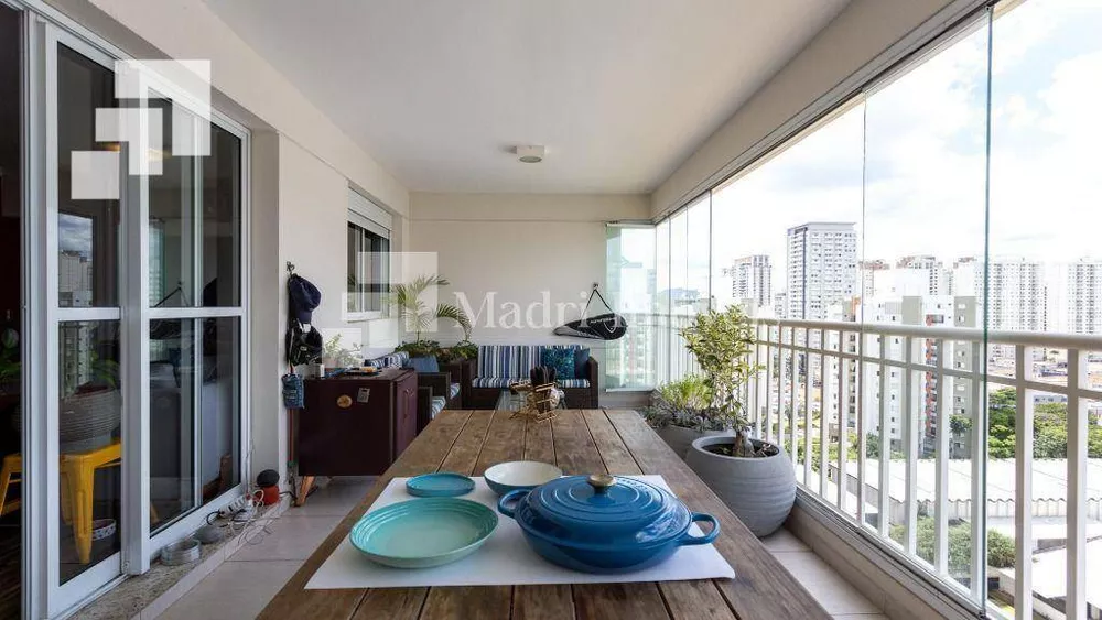 Apartamento à venda com 3 quartos, 125m² - Foto 1