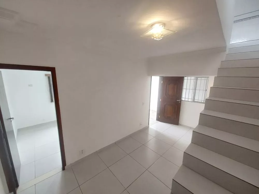 Casa para alugar com 2 quartos, 100m² - Foto 3