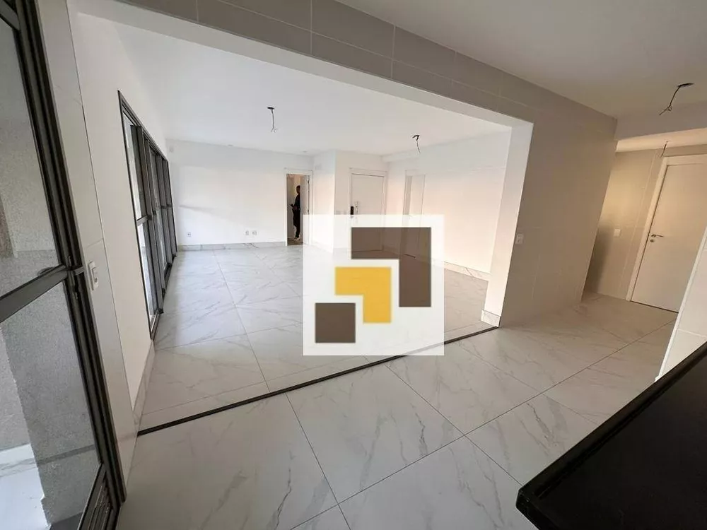 Apartamento à venda com 4 quartos, 156m² - Foto 3