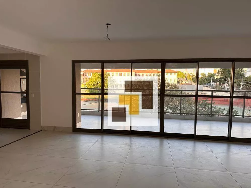 Apartamento à venda com 4 quartos, 156m² - Foto 2