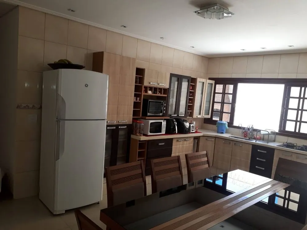 Casa, 3 quartos, 220 m² - Foto 3