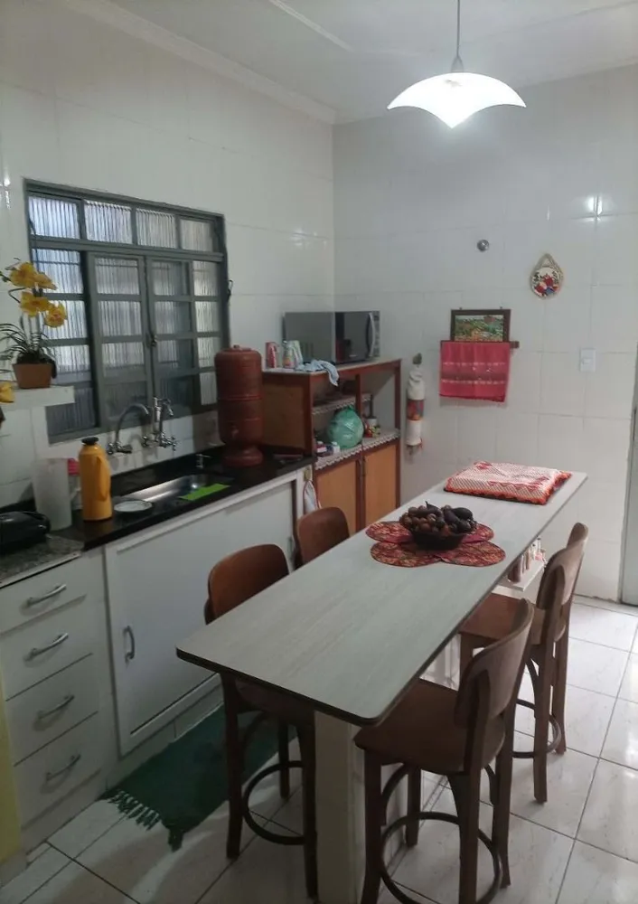 Casa, 6 quartos, 157 m² - Foto 1