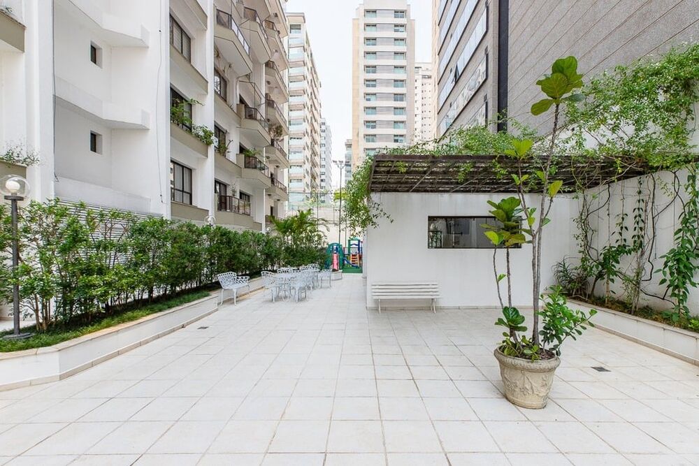 Apartamento à venda com 4 quartos, 223m² - Foto 2