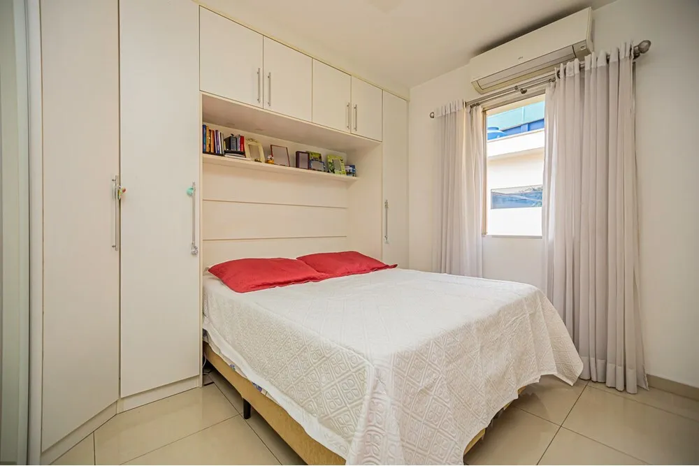 Casa, 5 quartos, 231 m² - Foto 1