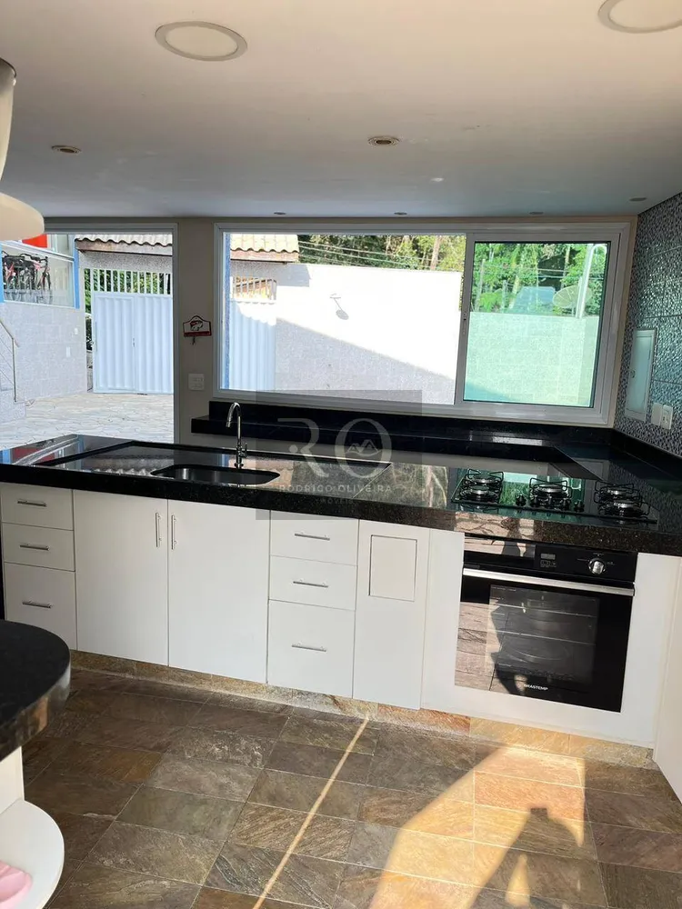 Casa, 5 quartos, 230 m² - Foto 1