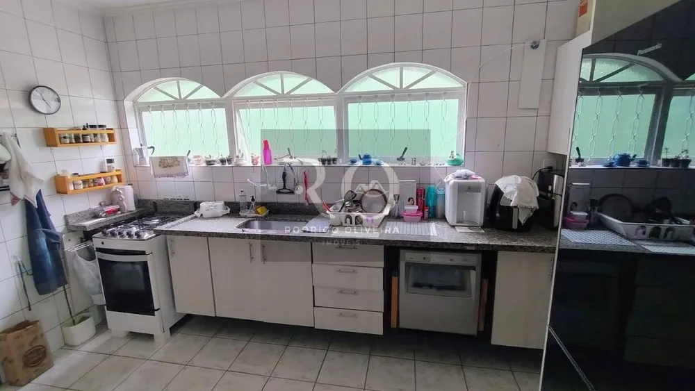 Casa, 5 quartos, 228 m² - Foto 2