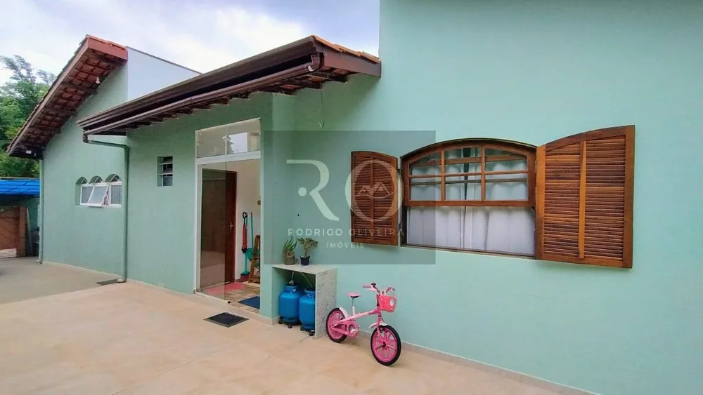 Casa, 5 quartos, 228 m² - Foto 1