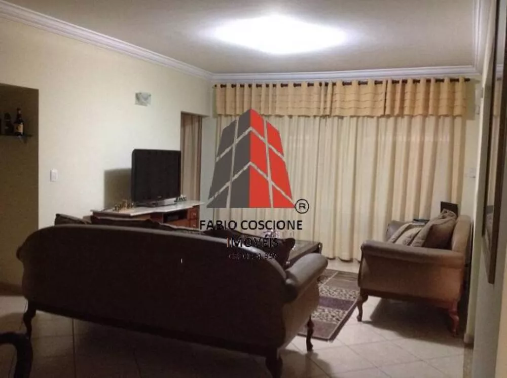 Sobrado à venda com 4 quartos, 360m² - Foto 1