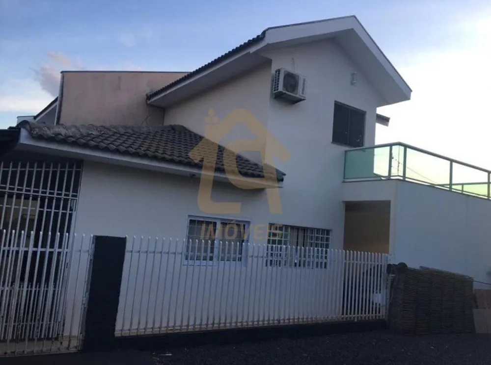 Casa, 4 quartos, 180 m² - Foto 1
