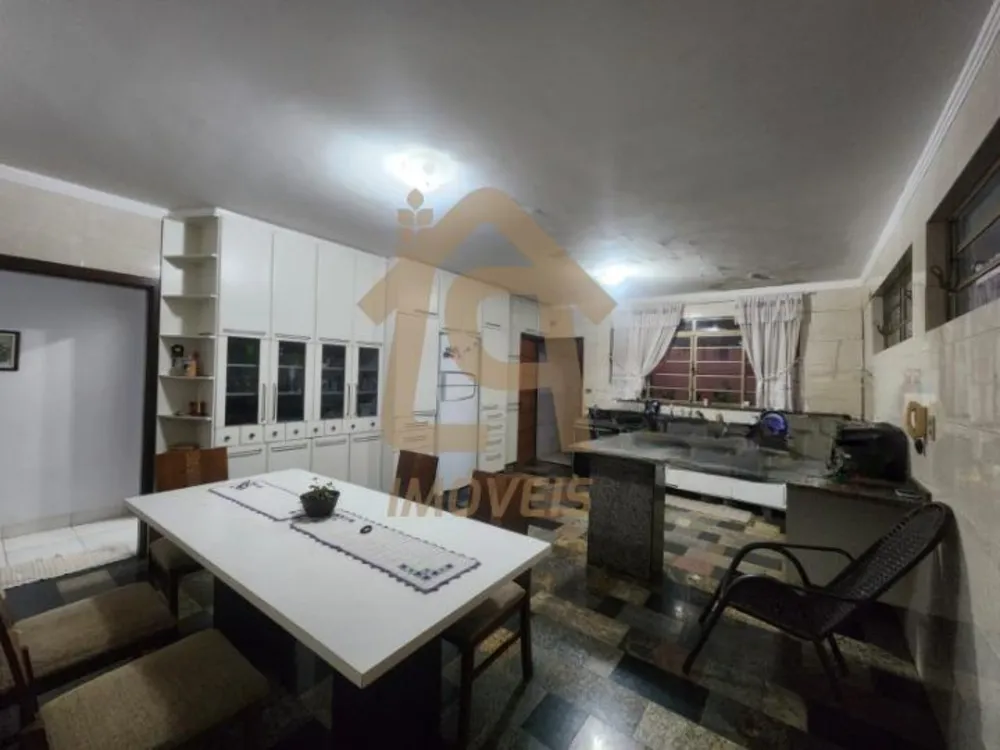 Casa, 4 quartos, 210 m² - Foto 2