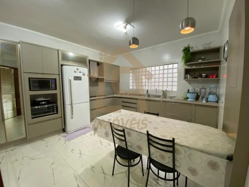 Casa, 3 quartos, 184 m² - Foto 2