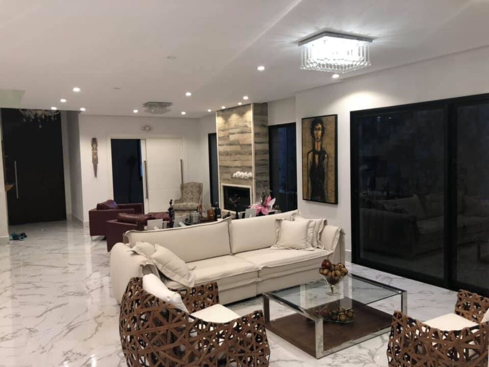 Casa para alugar com 4 quartos, 490m² - Foto 1
