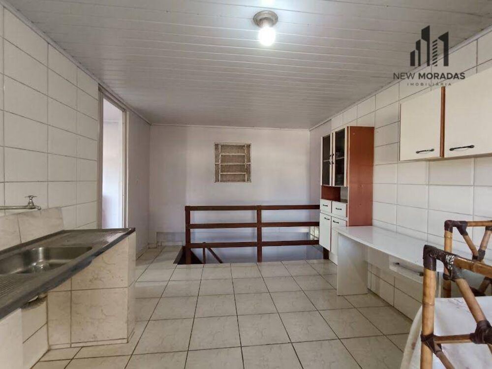 Casa à venda com 5 quartos, 158m² - Foto 2