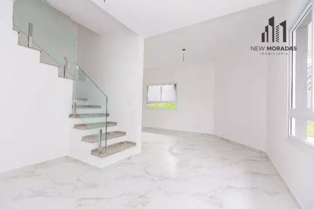 Sobrado à venda com 3 quartos, 130m² - Foto 1