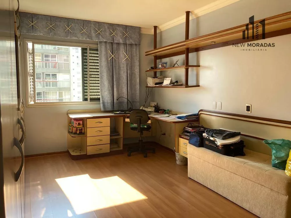 Apartamento à venda com 3 quartos, 179m² - Foto 4