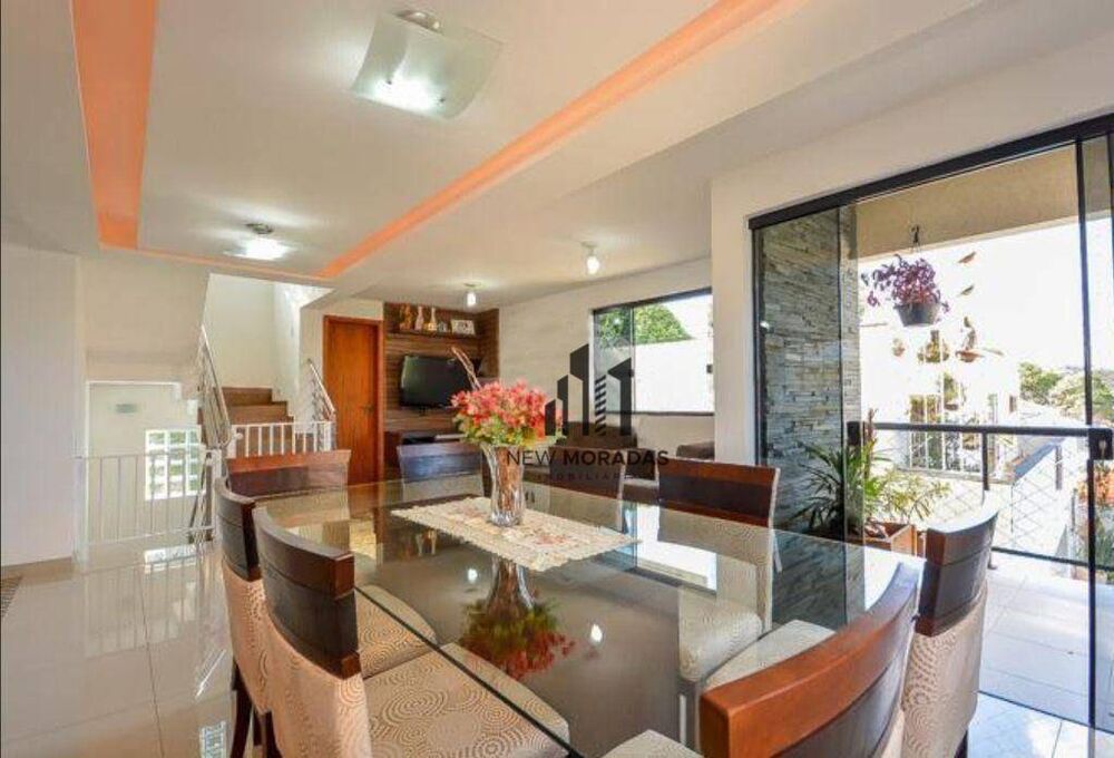 Sobrado à venda com 3 quartos, 280m² - Foto 1