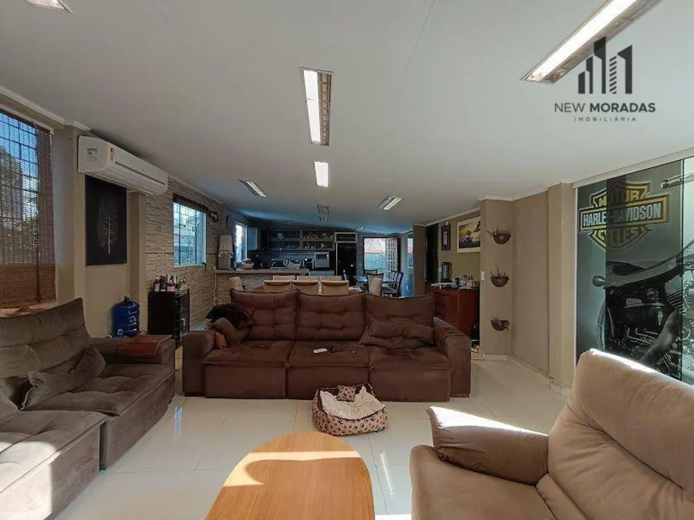 Casa, 3 quartos, 209 m² - Foto 1