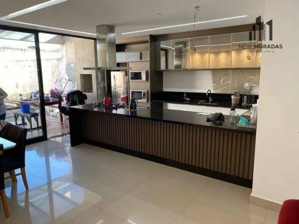 Sobrado à venda com 3 quartos, 200m² - Foto 1