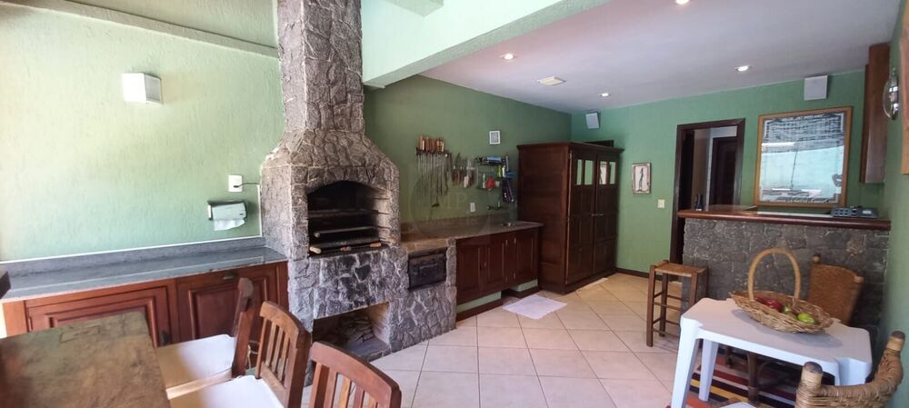 Casa à venda com 4 quartos, 420m² - Foto 1