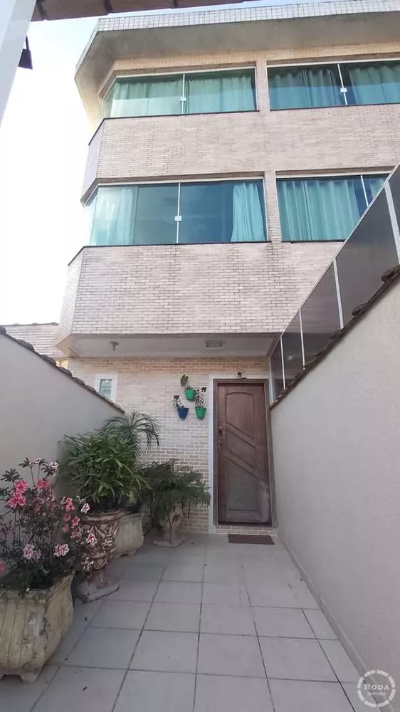 Casa à venda com 3 quartos, 91m² - Foto 1