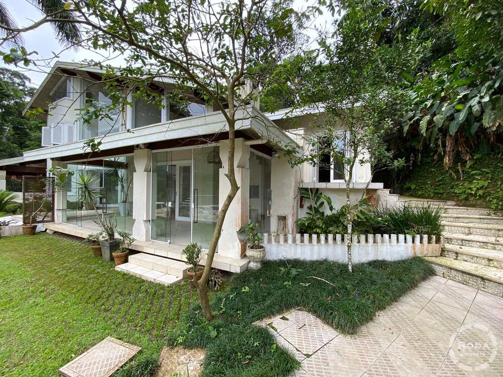 Casa à venda com 4 quartos, 1100m² - Foto 1