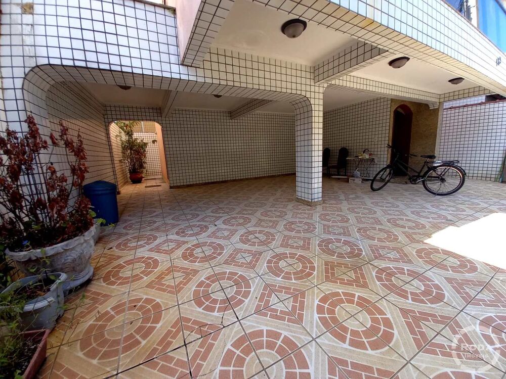 Casa à venda com 3 quartos, 215m² - Foto 1