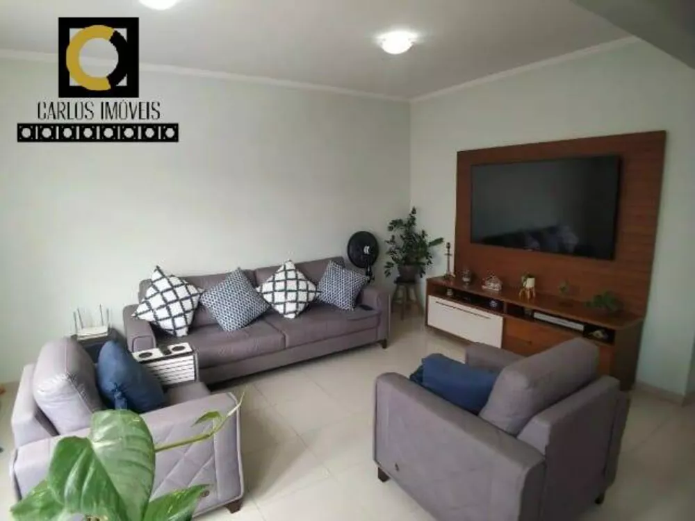 Casa à venda com 3 quartos, 230m² - Foto 1