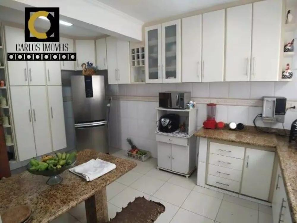 Casa à venda com 3 quartos, 230m² - Foto 2