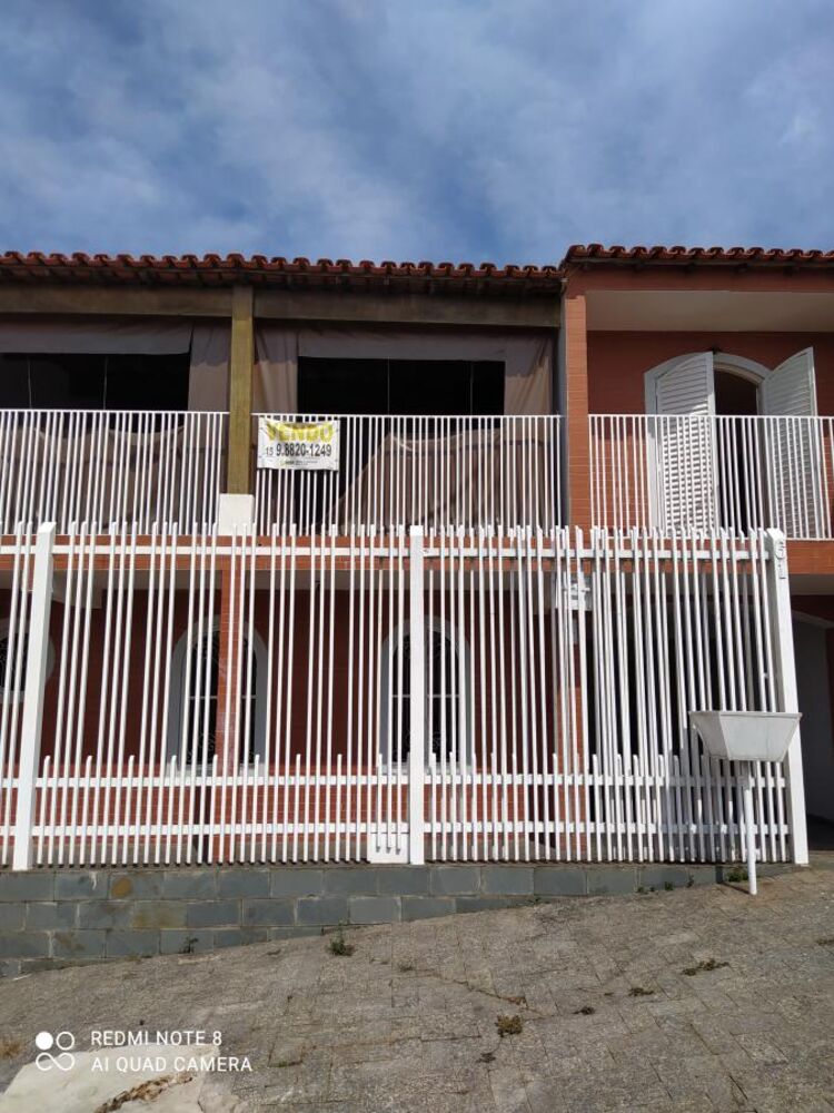 Sobrado à venda com 3 quartos, 241m² - Foto 1