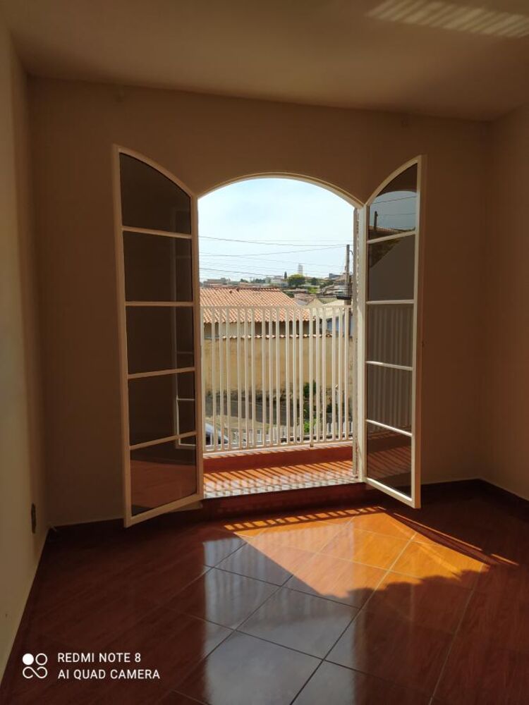 Sobrado à venda com 3 quartos, 241m² - Foto 3